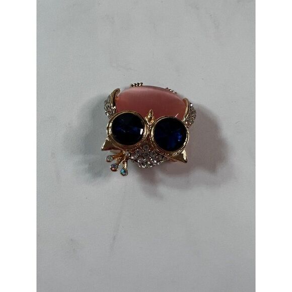 Sweet Owl Pin/Brooch w/ Large Blue Eyes. Blue & Pink. 1 1/2" x 1 1/4". - Picture 4 of 8